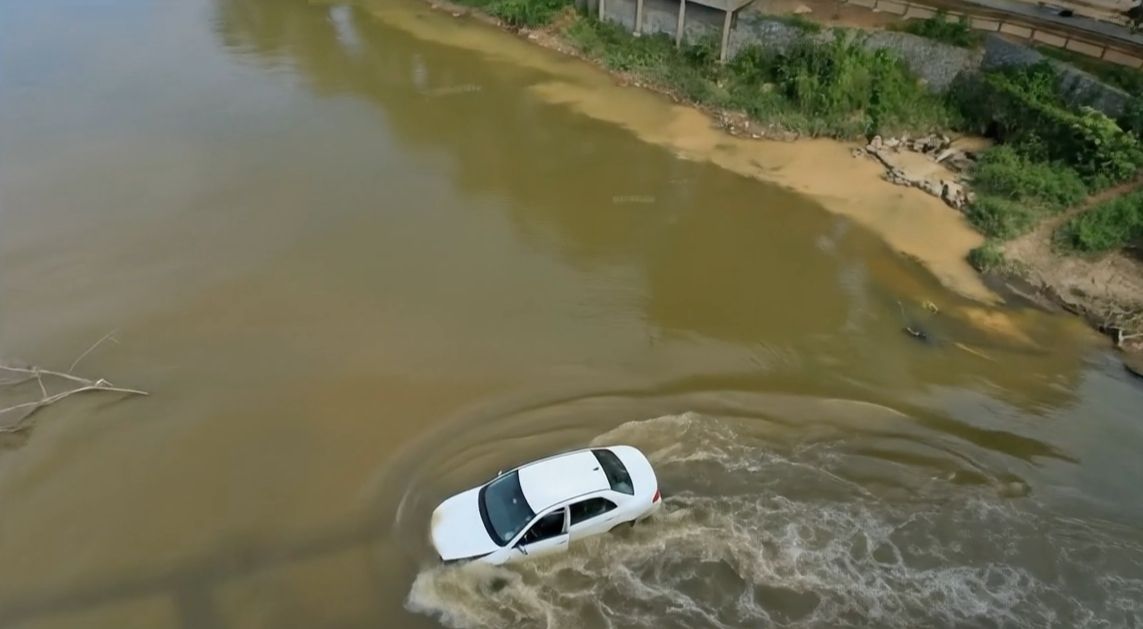 Carro Foi Encontrado Boiando no Rio Juquiá Nessa Manhã!